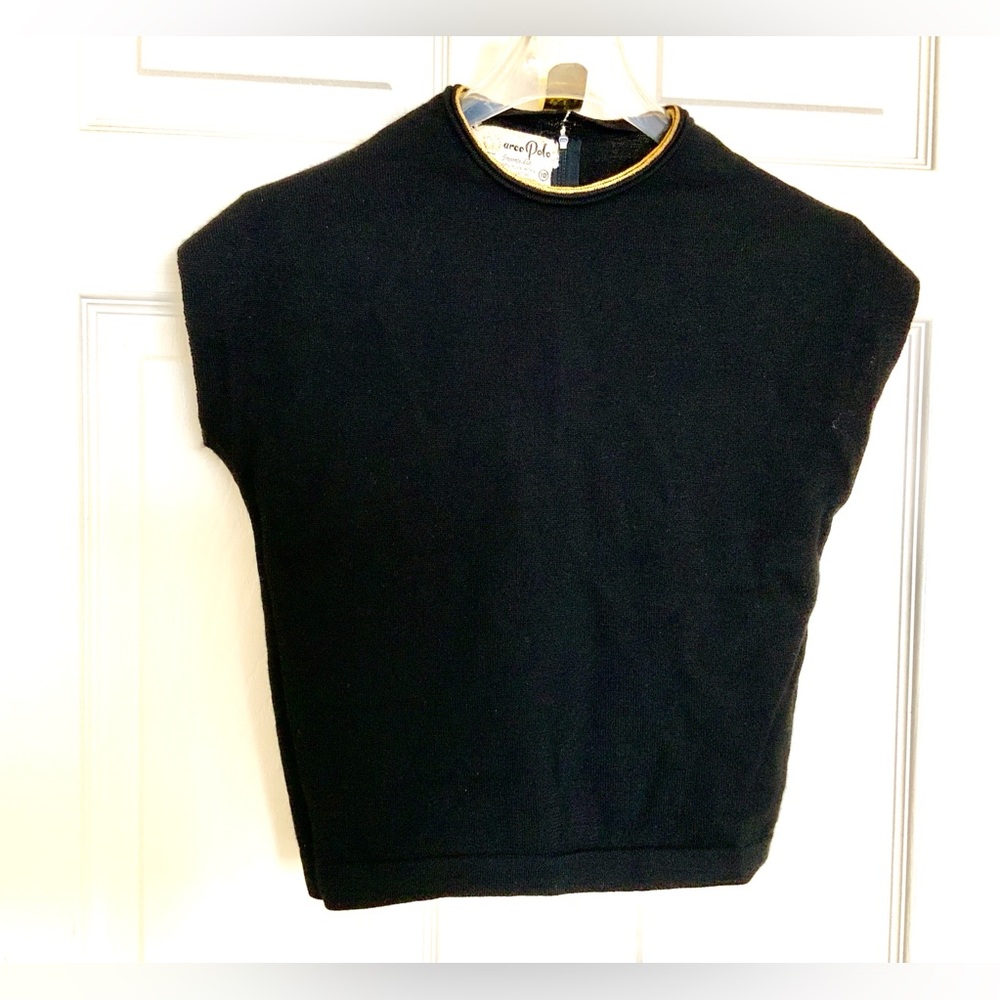 GENUINE VINTAGE WOOL SWEATER.